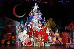Cirque Dreams Holidaze Ornaments Tree
