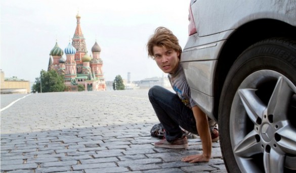 Emile Hirsch in 'The Darkest Hour'