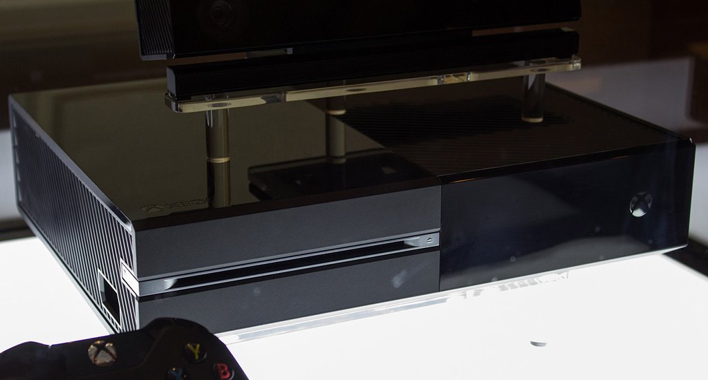 Hands-On Reviews of Playstation 4 and Xbox One at Gamestop ...