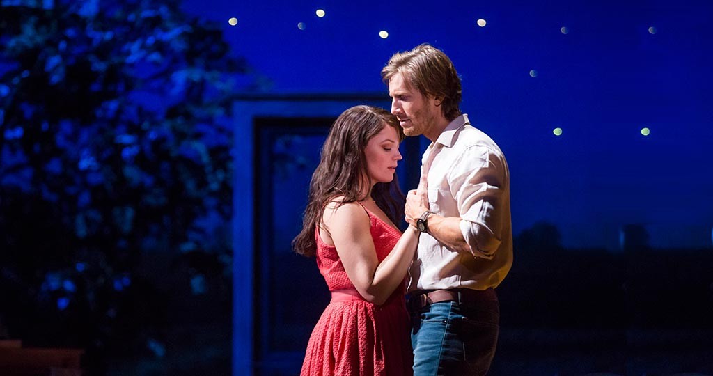 ELIZABETH STANLEY & ANDREW SAMONSKY IN THE BRIDGES OF MADISON COUNTY. PHOTO BY MATTHEW MURPHY.