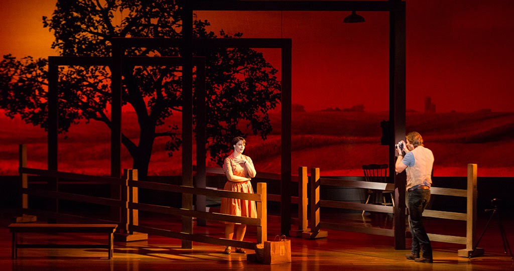 ELIZABETH STANLEY & ANDREW SAMONSKY IN THE BRIDGES OF MADISON COUNTY. PHOTO BY MATTHEW MURPHY.