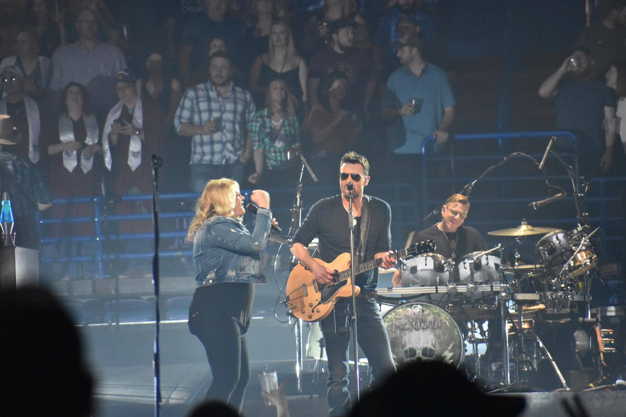Review Eric Church Brings New Meaning to 'Holdin’ My Own' at Scottrade