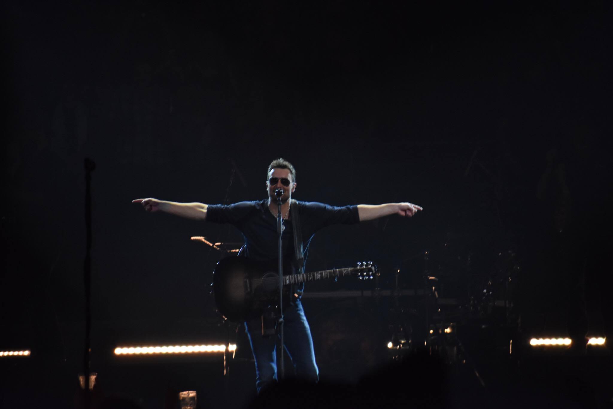 Review Eric Church Brings New Meaning to 'Holdin’ My Own' at Scottrade