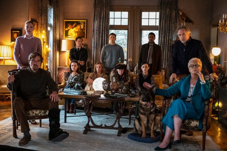 Movie Review 'Knives Out' Starring Daniel Craig, Chris Evans, Ana de